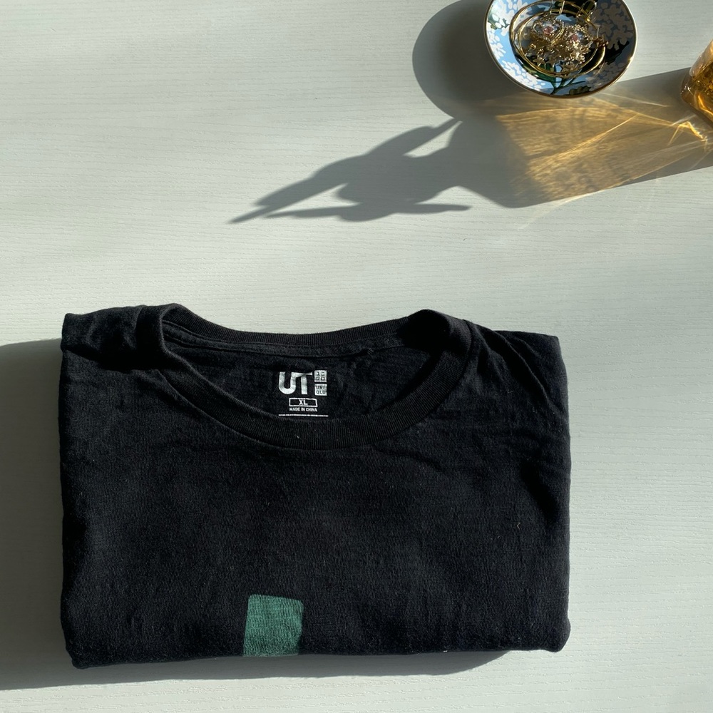 Uniqlo UT Graphic Dewazakura Sake T-Shirt  X-Large